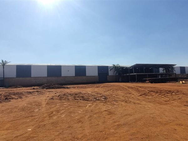 325 m² Industrial space 325 m² Industrial space