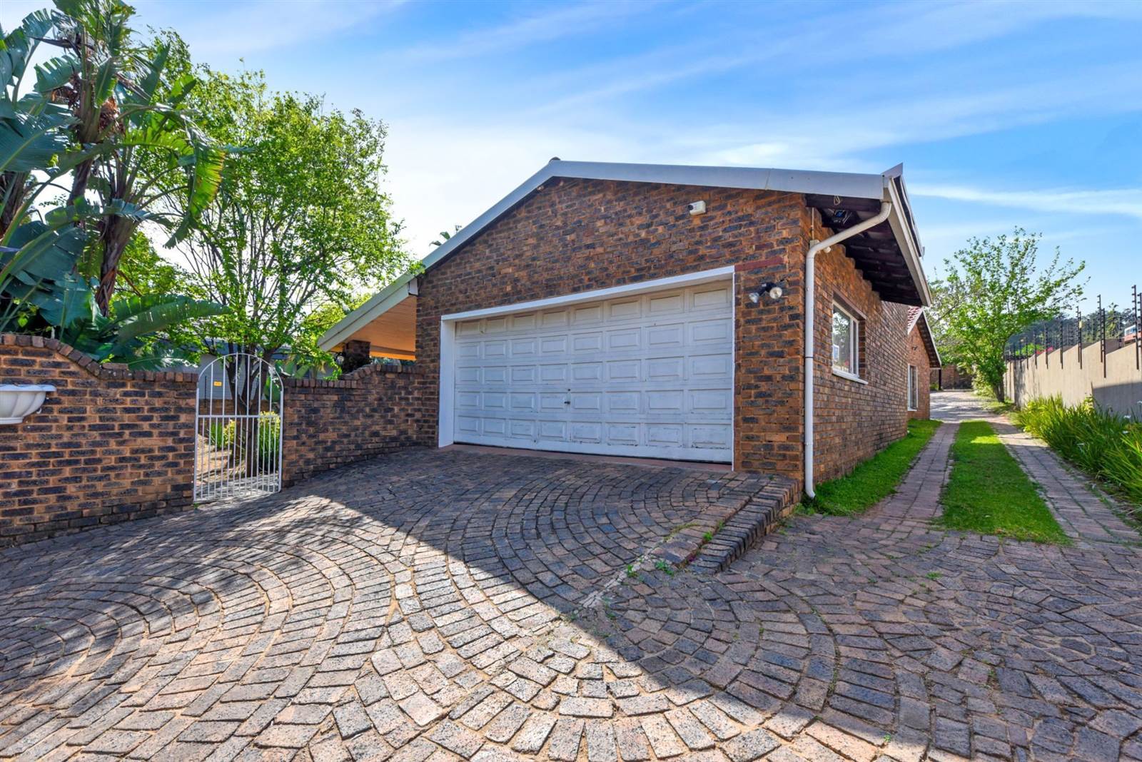 3 Bed House in Fourways photo number 1