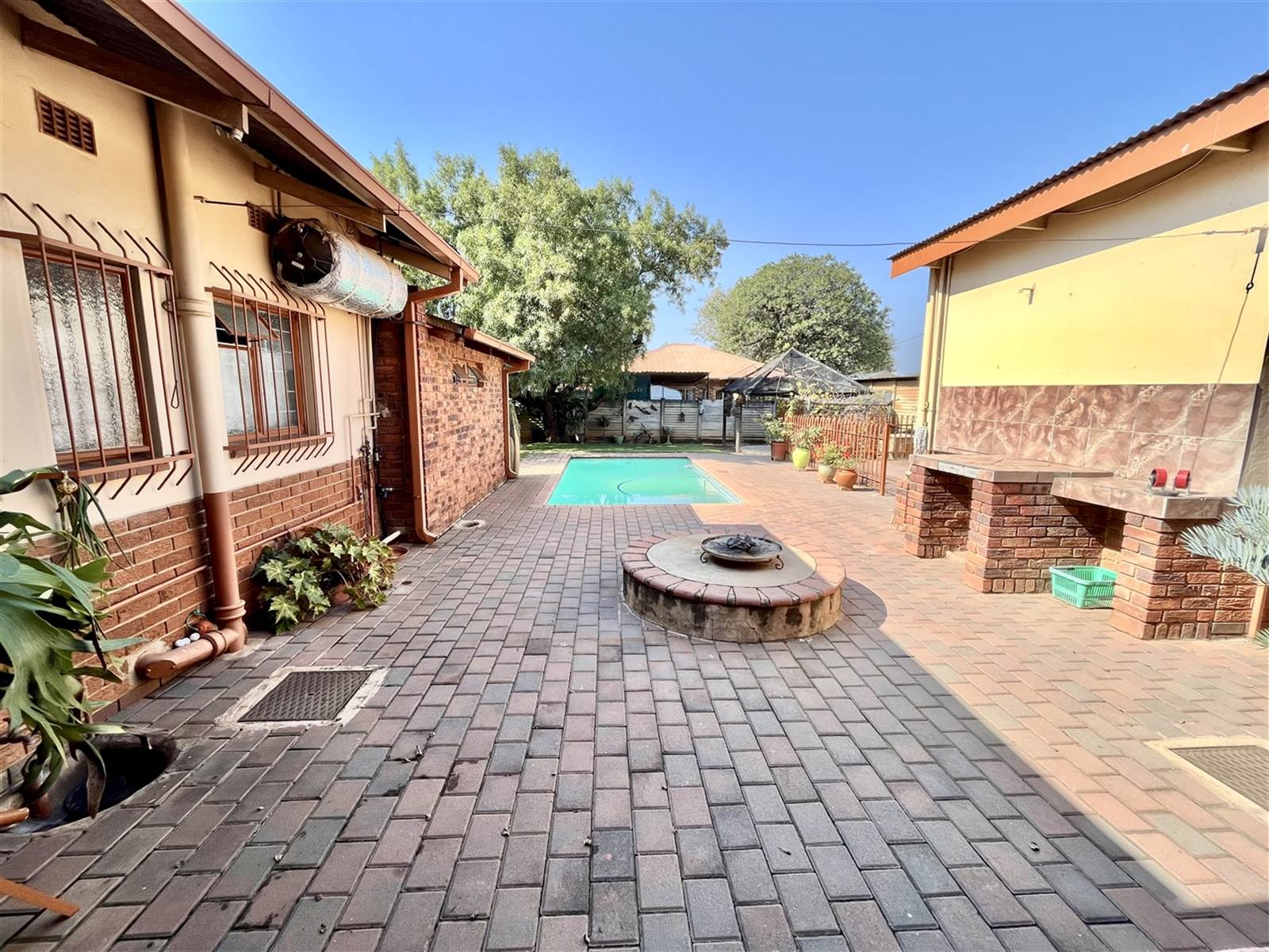 4 Bed House in Pretoria North photo number 15
