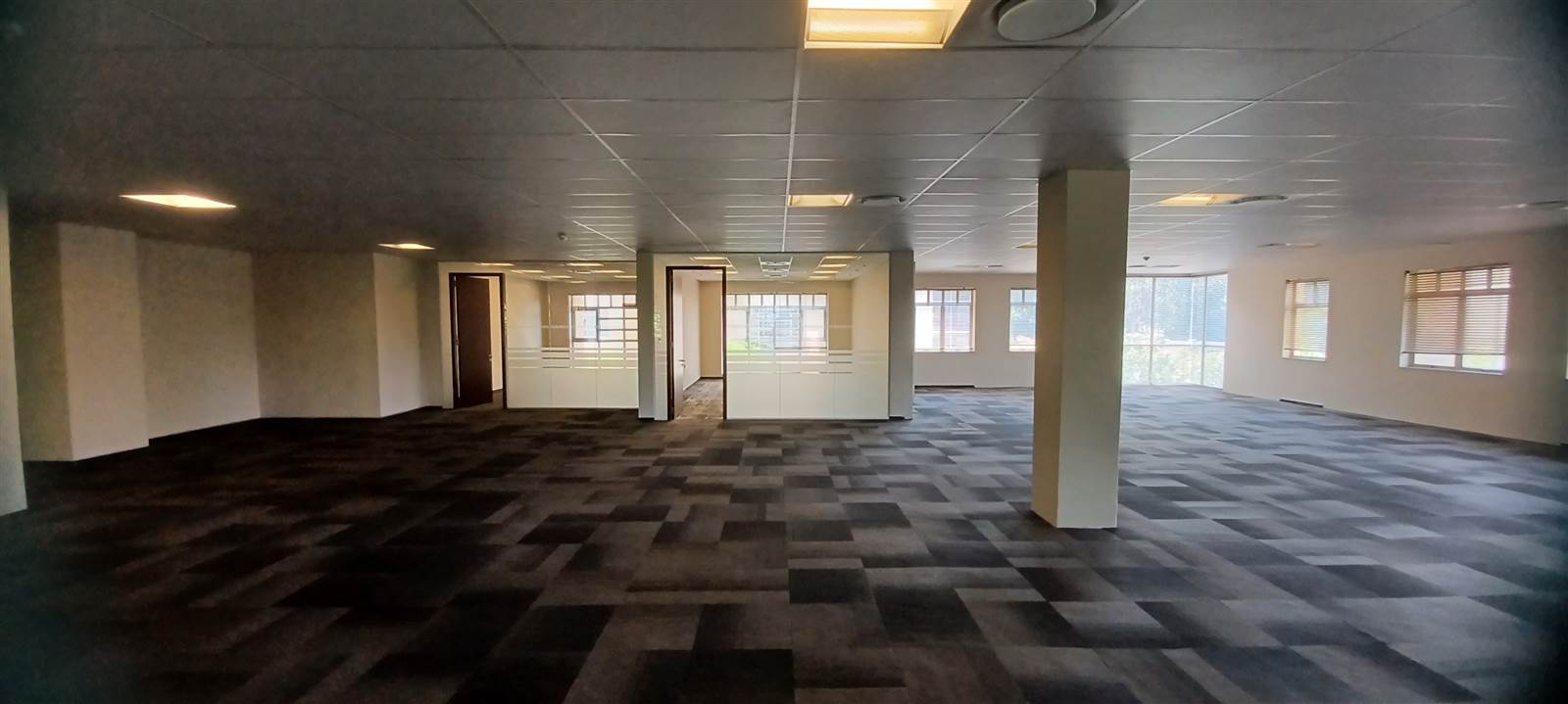 1013  m² Commercial space in Illovo photo number 12