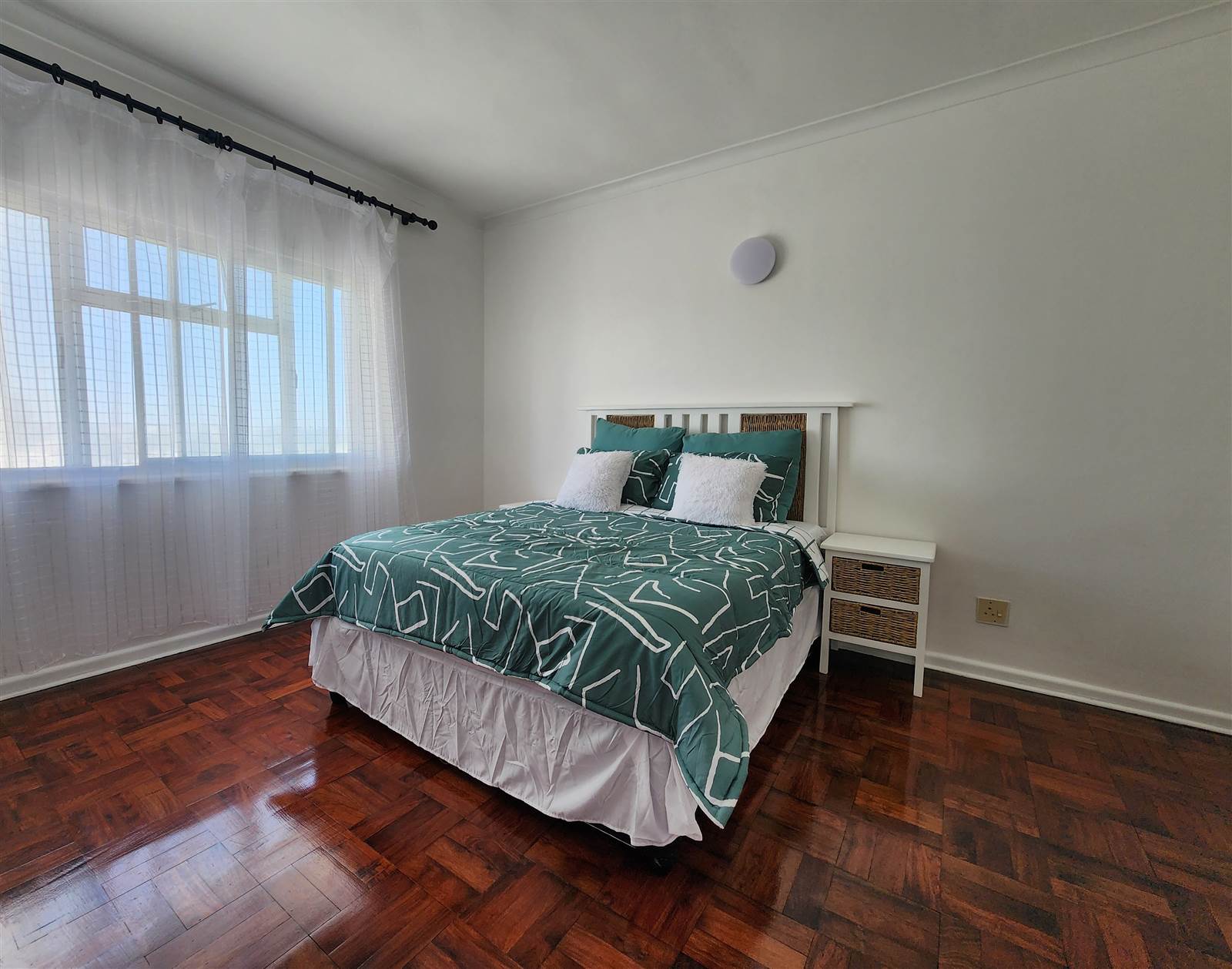 2 Bed Apartment in Humewood photo number 9
