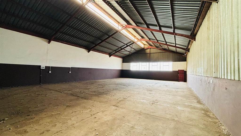 350  m² Industrial space in Daleside photo number 3