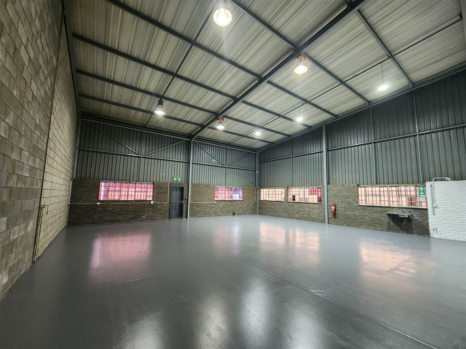 370  m² Industrial space in Spartan photo number 3