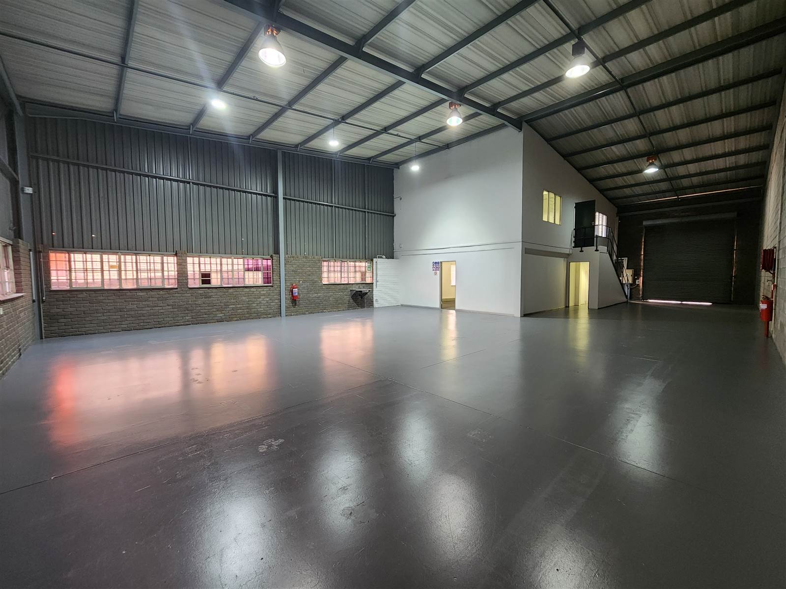 370  m² Industrial space in Spartan photo number 4