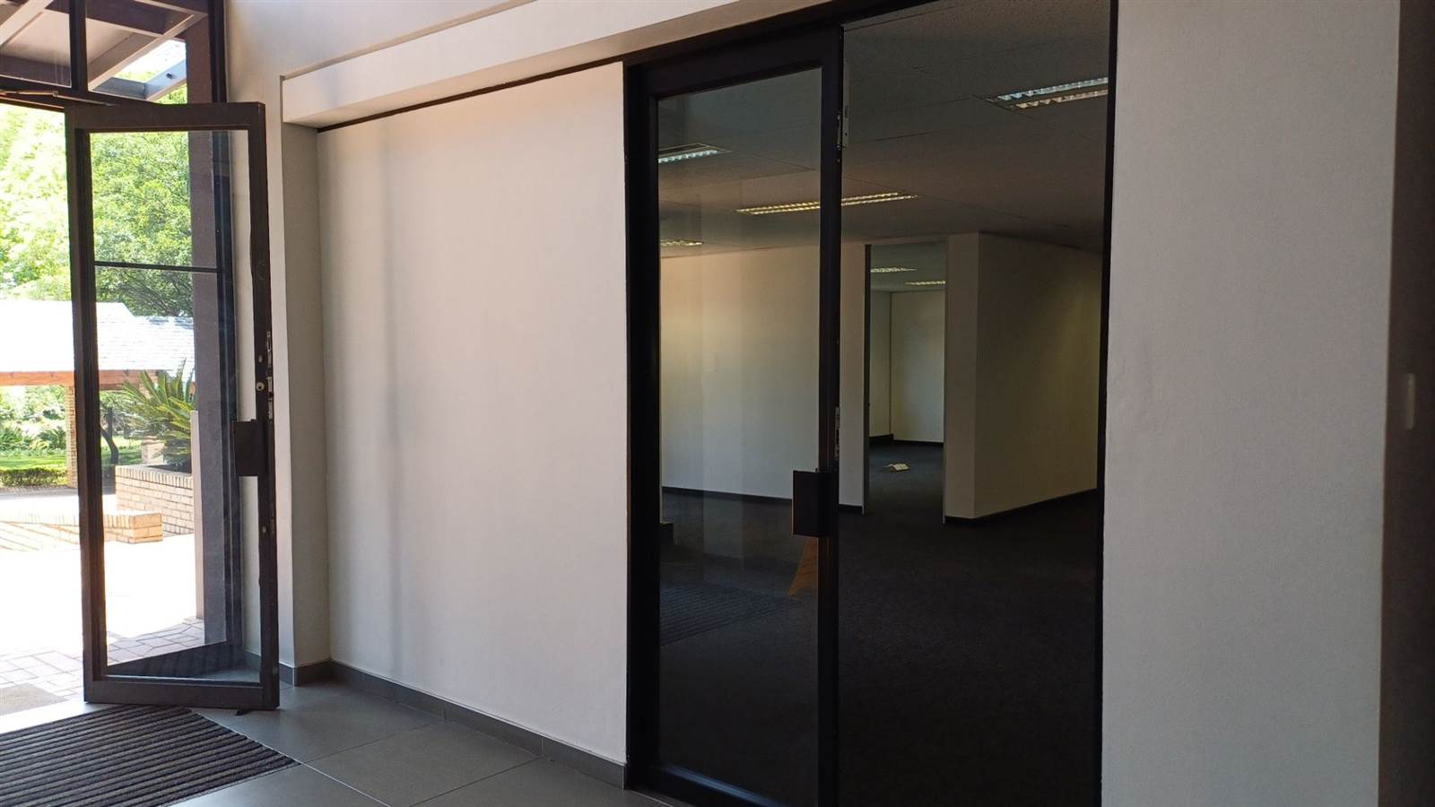 360.22  m² Office Space in Bryanston photo number 2