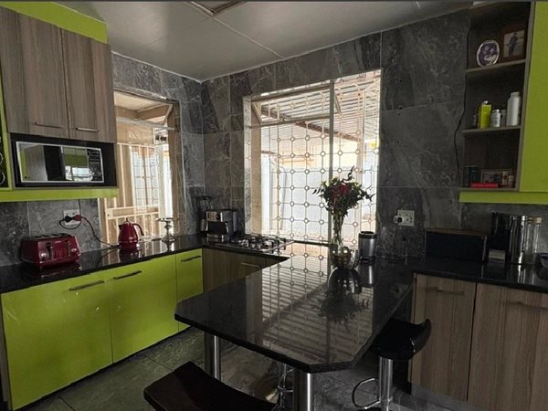 4 Bedroom House 4 Bedroom House