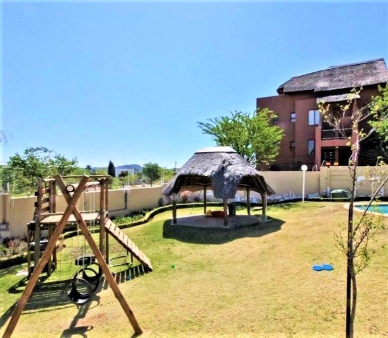 3 Bed Townhouse in Sunninghill photo number 19