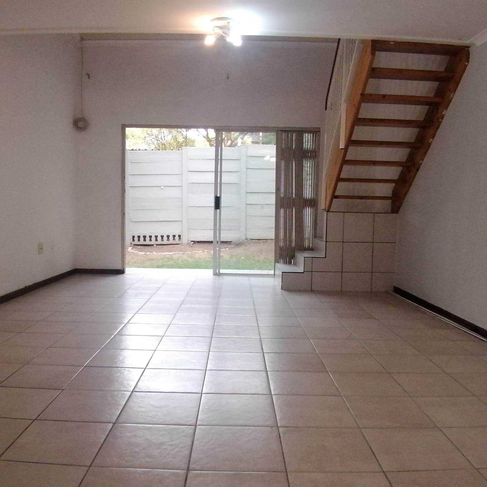 3 Bed Townhouse in Sunninghill photo number 6