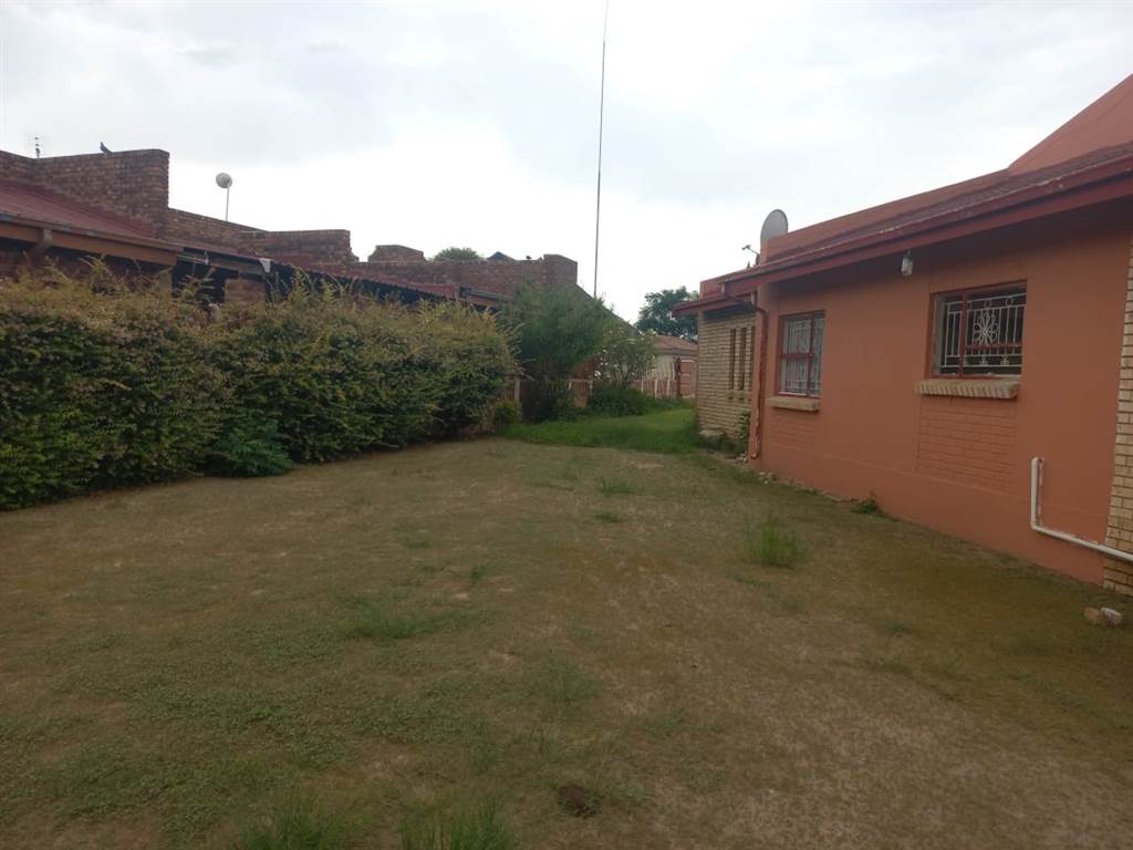 4 Bed House in Mmabatho photo number 12