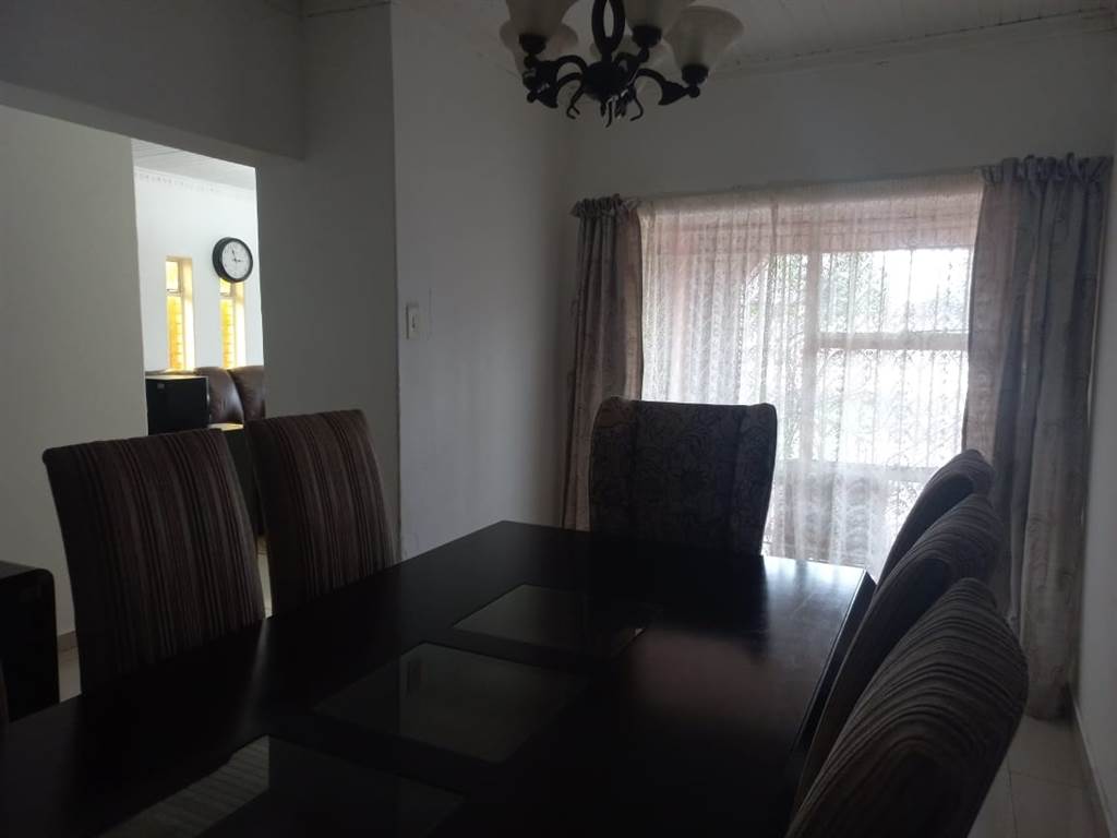 4 Bed House in Mmabatho photo number 19
