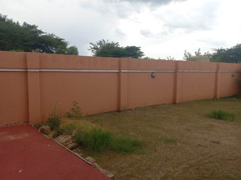 4 Bed House in Mmabatho photo number 14