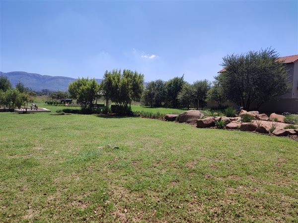 1 351 m² Land