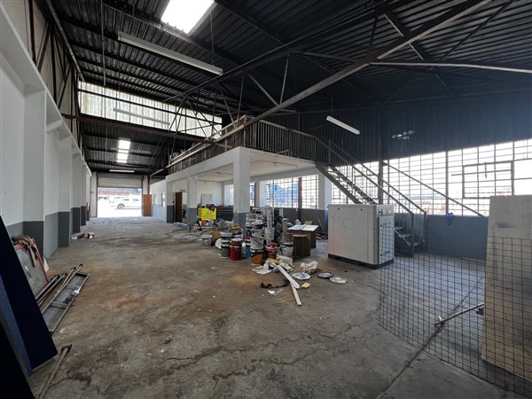 318  m² Industrial space