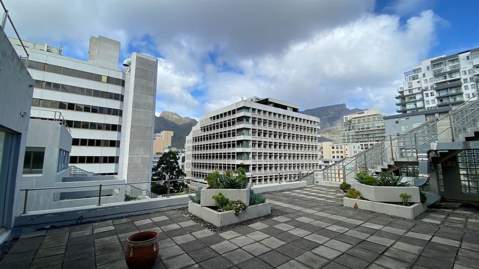 2072  m² Commercial space in Cape Town City Centre photo number 18