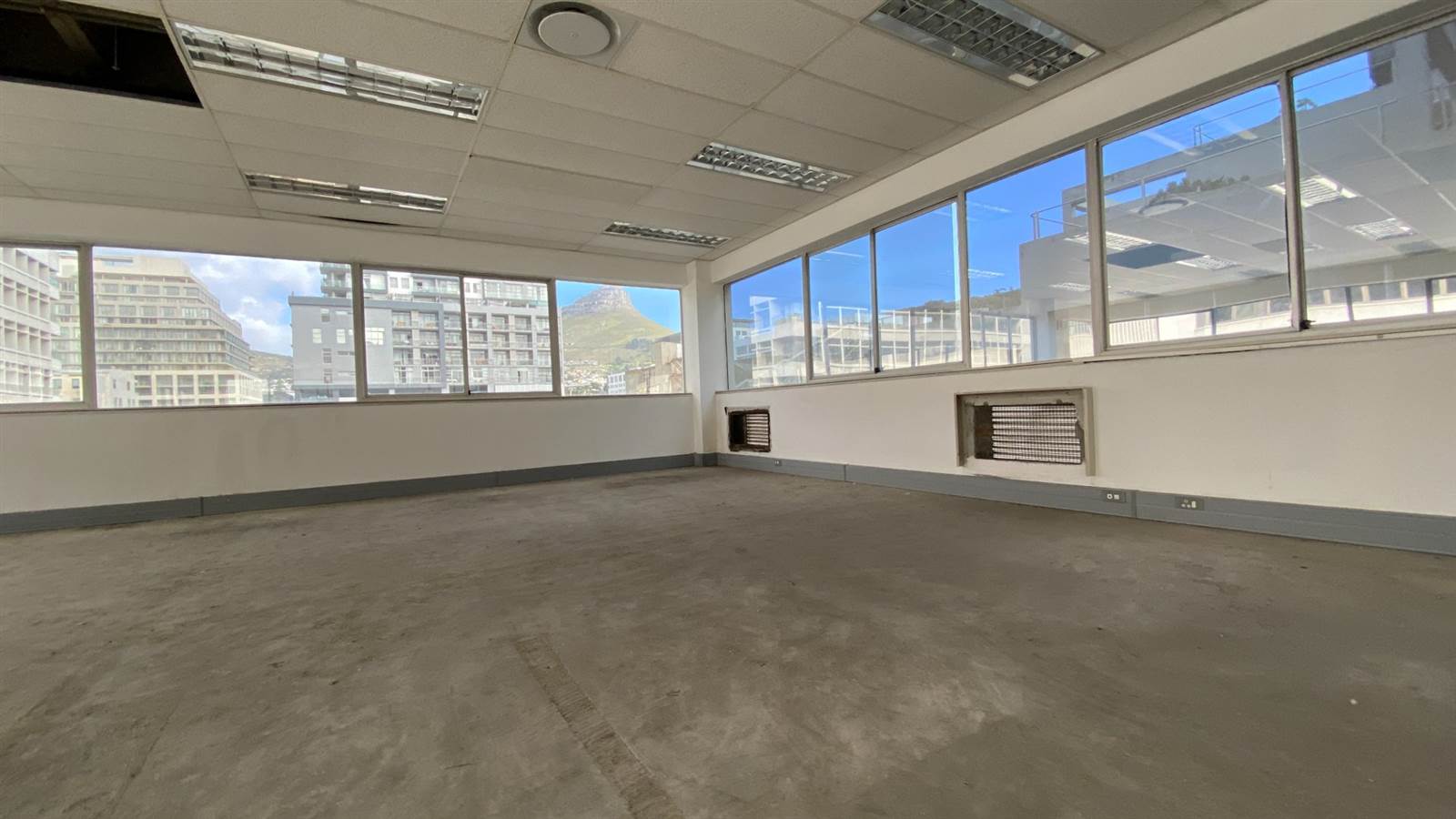 2072  m² Commercial space in Cape Town City Centre photo number 1