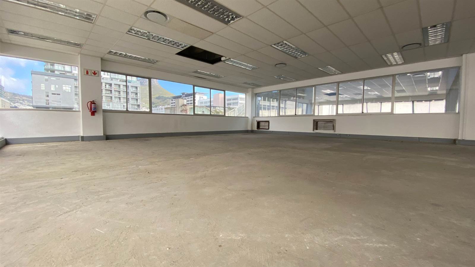 2072  m² Commercial space in Cape Town City Centre photo number 3