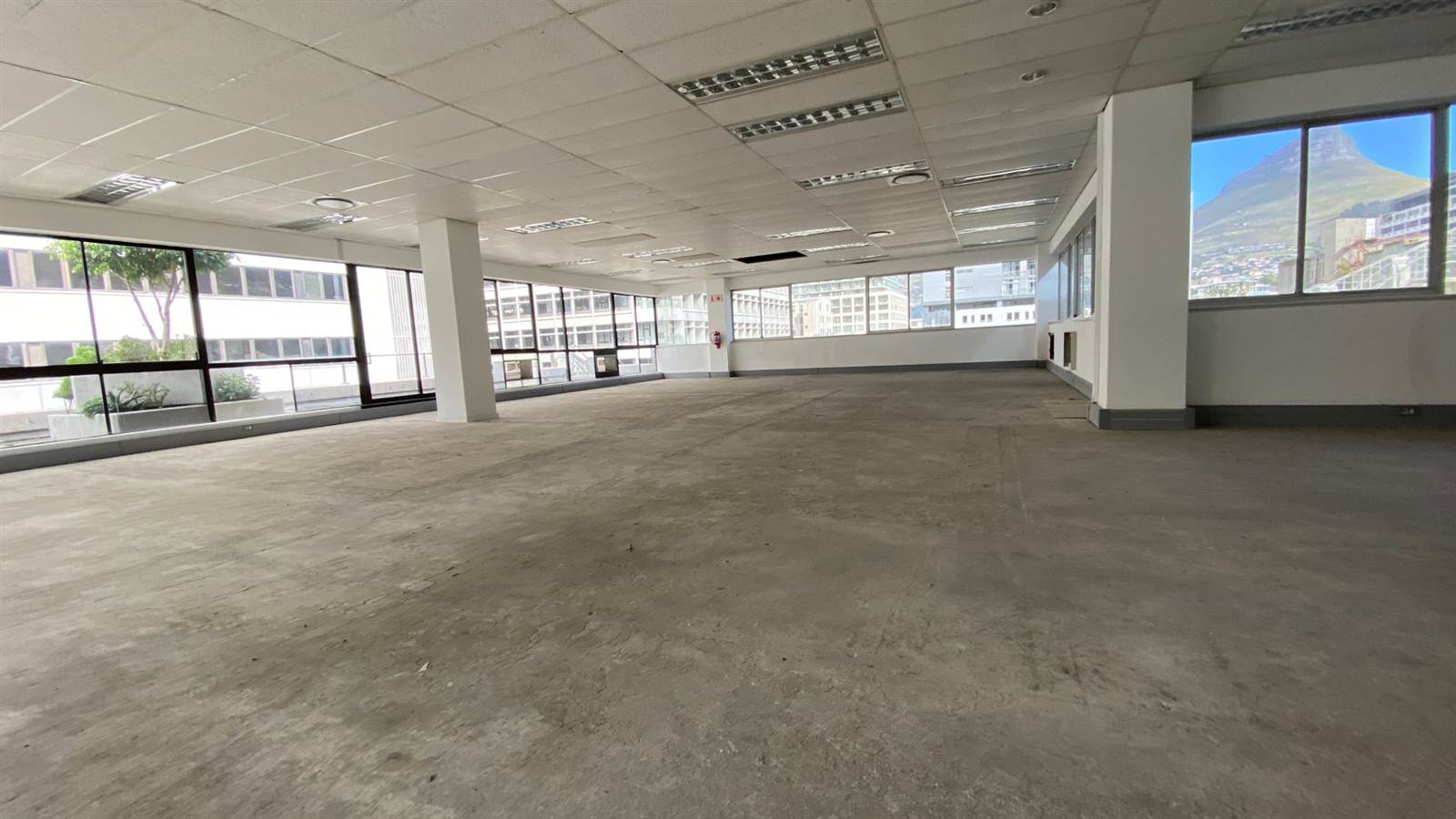 2072  m² Commercial space in Cape Town City Centre photo number 2