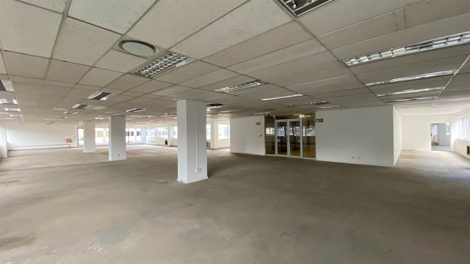 2072  m² Commercial space in Cape Town City Centre photo number 11