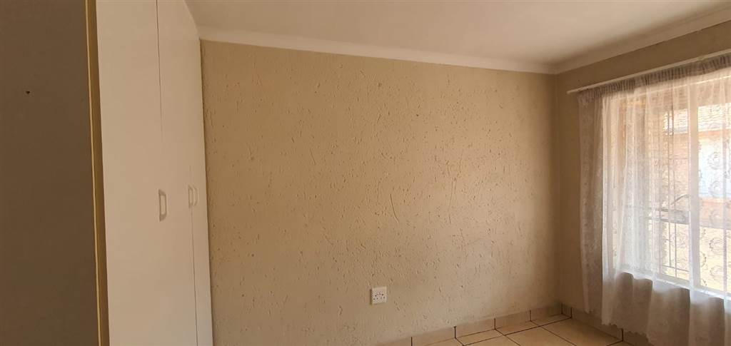 2 Bed Townhouse in Brakpan Central photo number 7