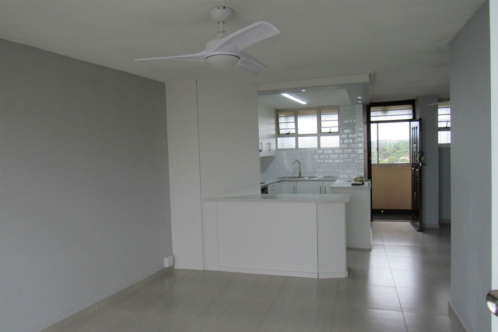 2 Bed Apartment in Doonside photo number 6