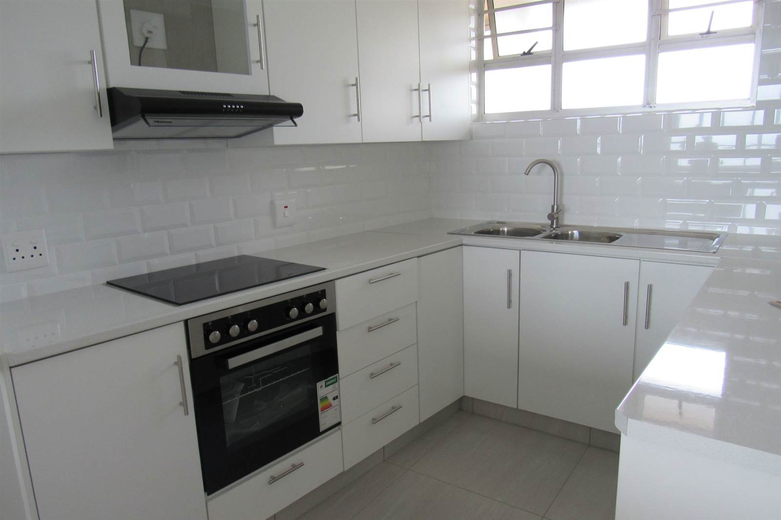 2 Bed Apartment in Doonside photo number 2