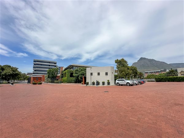 1 170  m² Commercial space