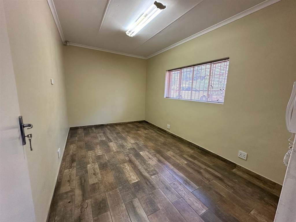415  m² Commercial space in Bedfordview photo number 5
