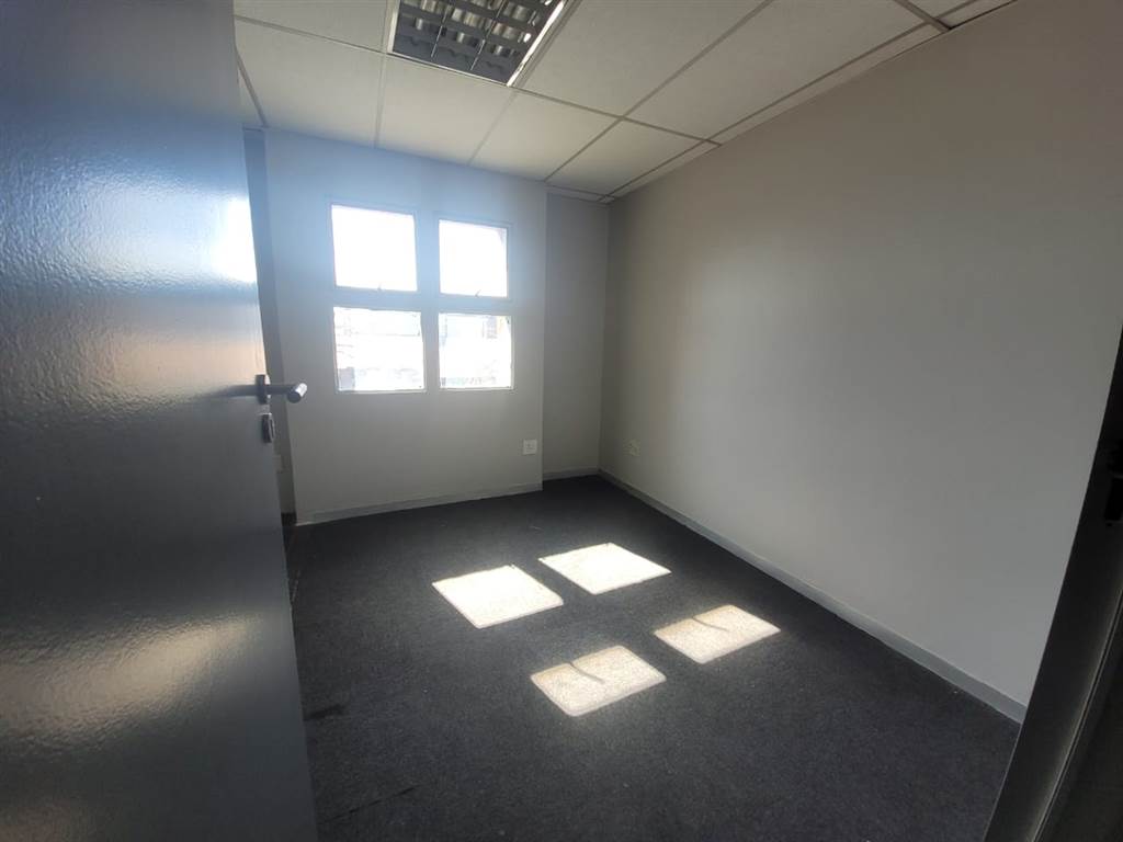 124  m² Commercial space in Highveld photo number 10
