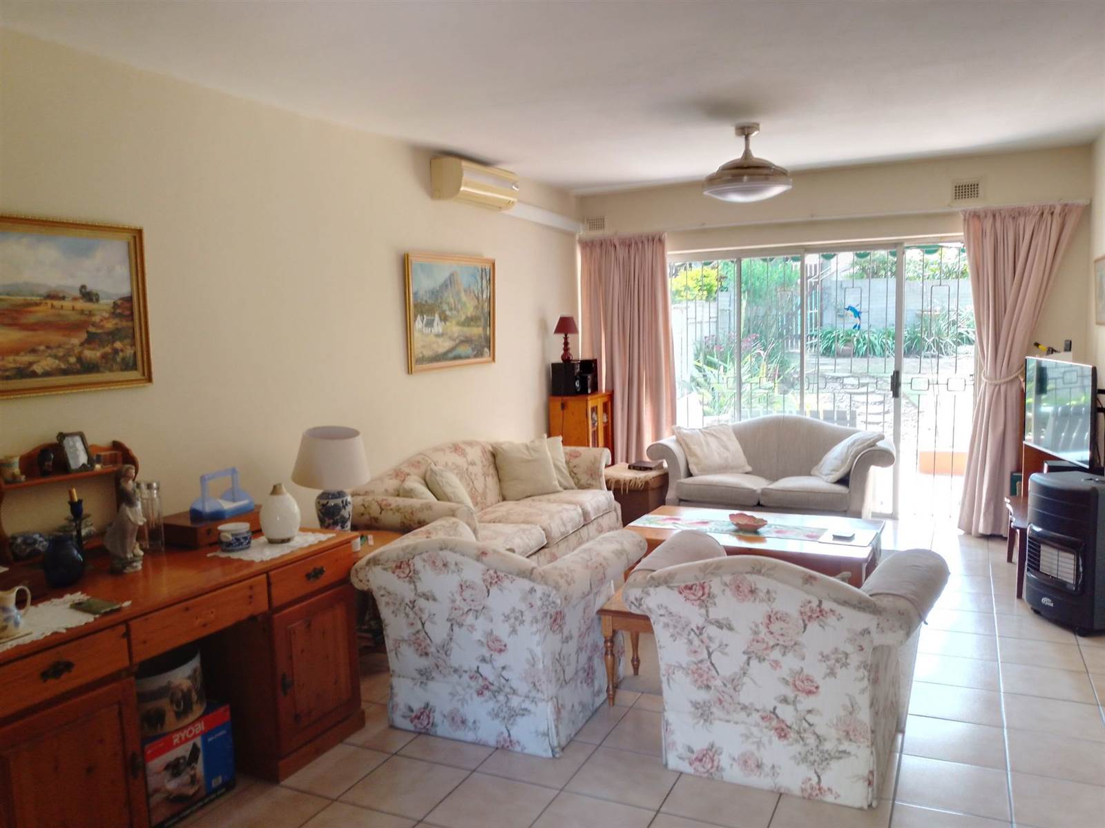 3 Bed Townhouse in Pinelands photo number 6