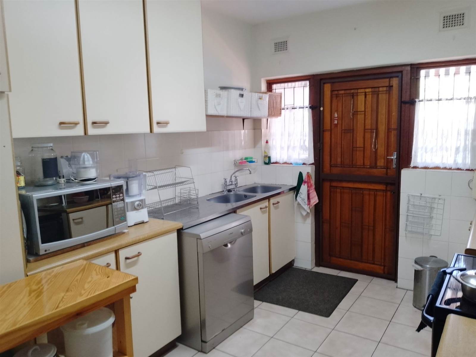 3 Bed Townhouse in Pinelands photo number 4