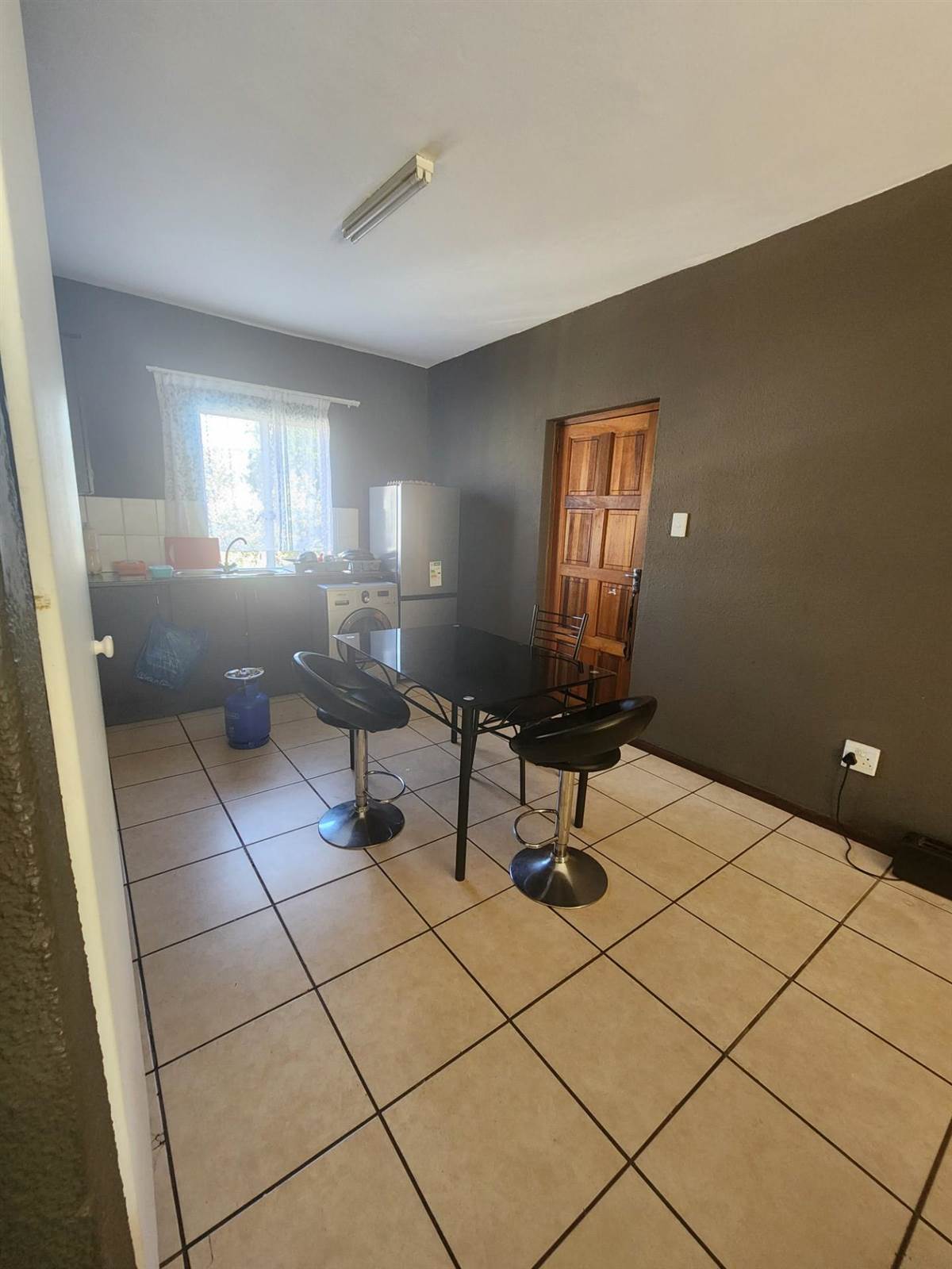 1 Bed Townhouse in Wilgeheuwel photo number 6