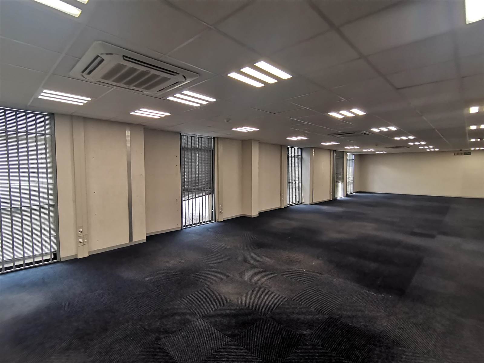 336  m² Commercial space in Rosebank photo number 15