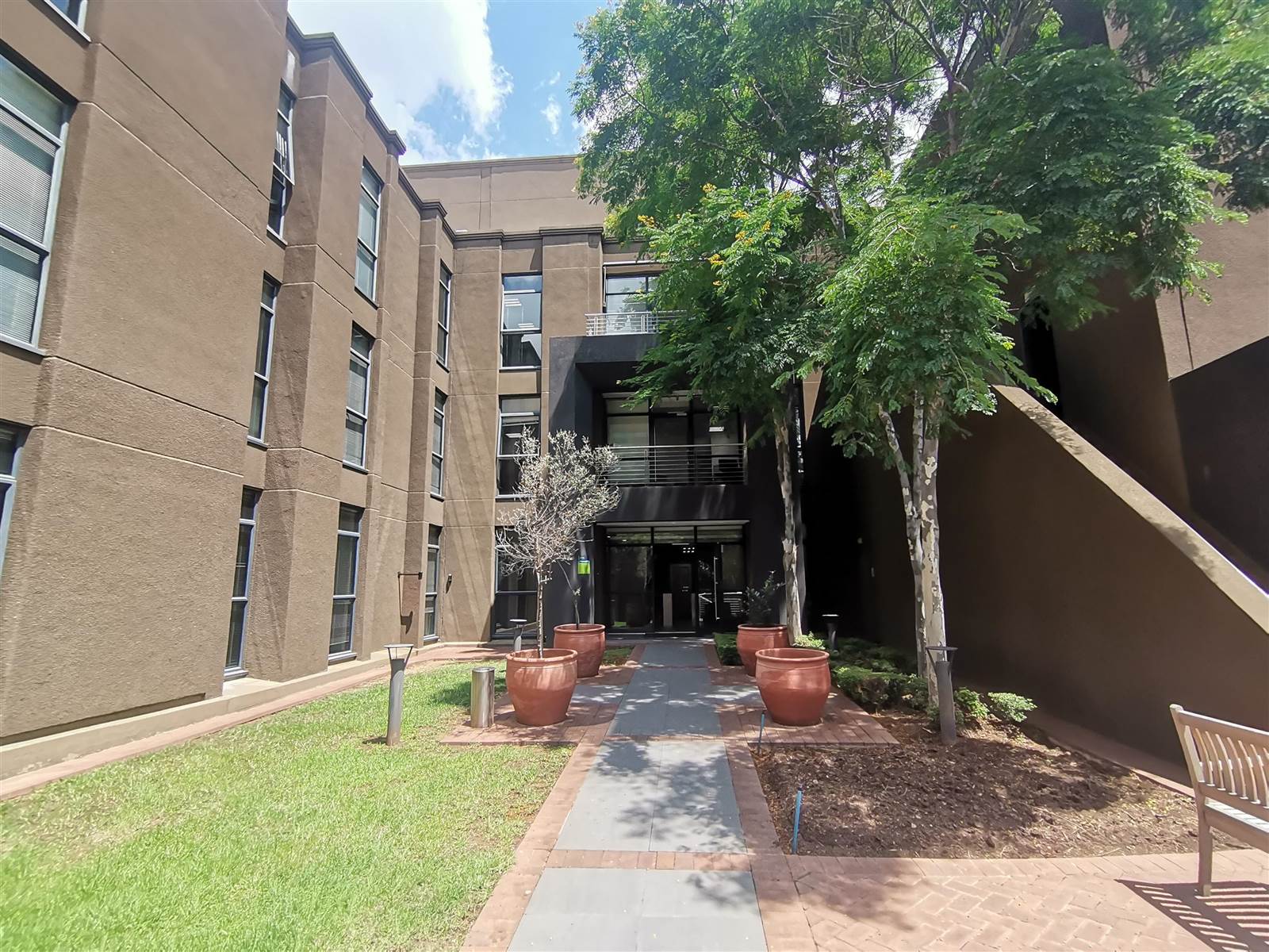 336  m² Commercial space in Rosebank photo number 2