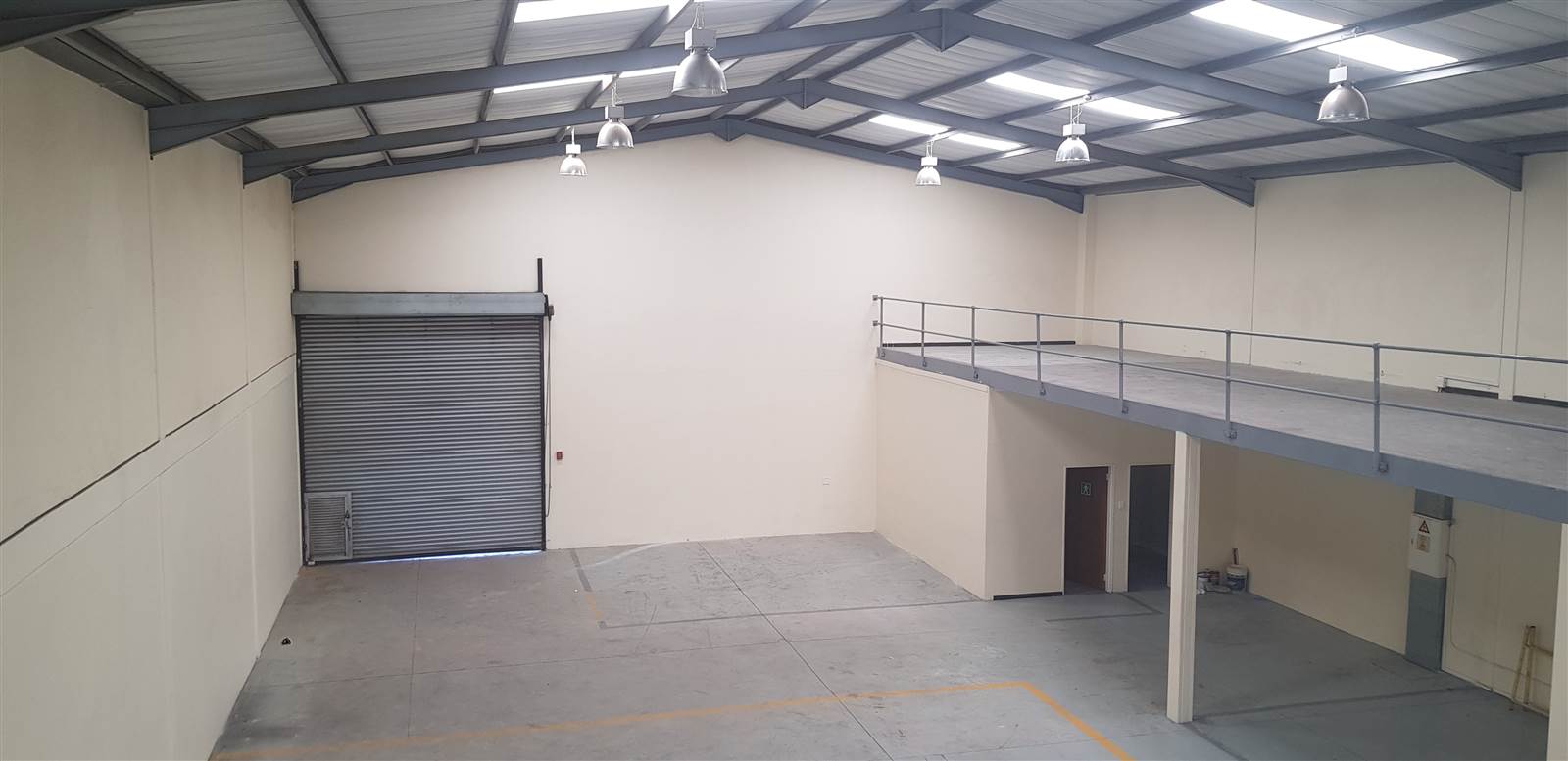 676  m² Commercial space in Rooihuiskraal North photo number 1