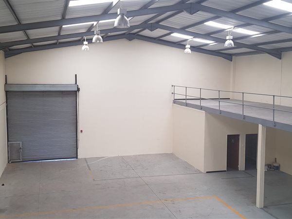676  m² Commercial space in Rooihuiskraal North