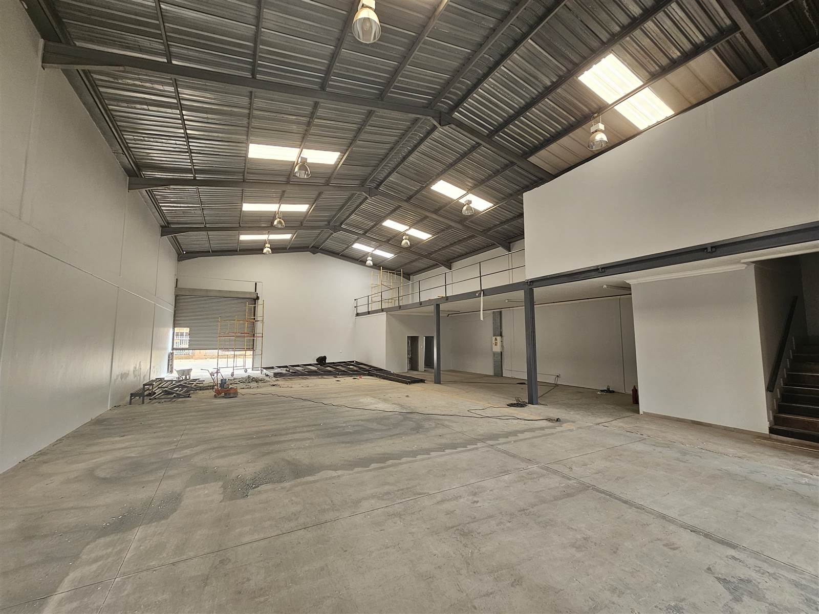 676  m² Commercial space in Rooihuiskraal North photo number 2