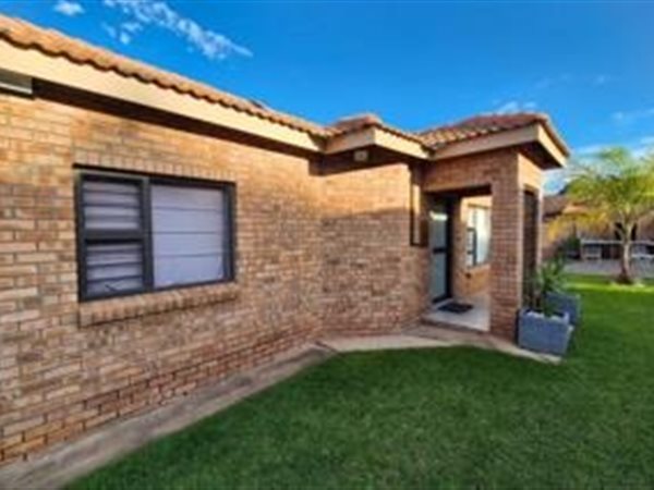 2 Bedroom Townhouse 2 Bedroom Townhouse