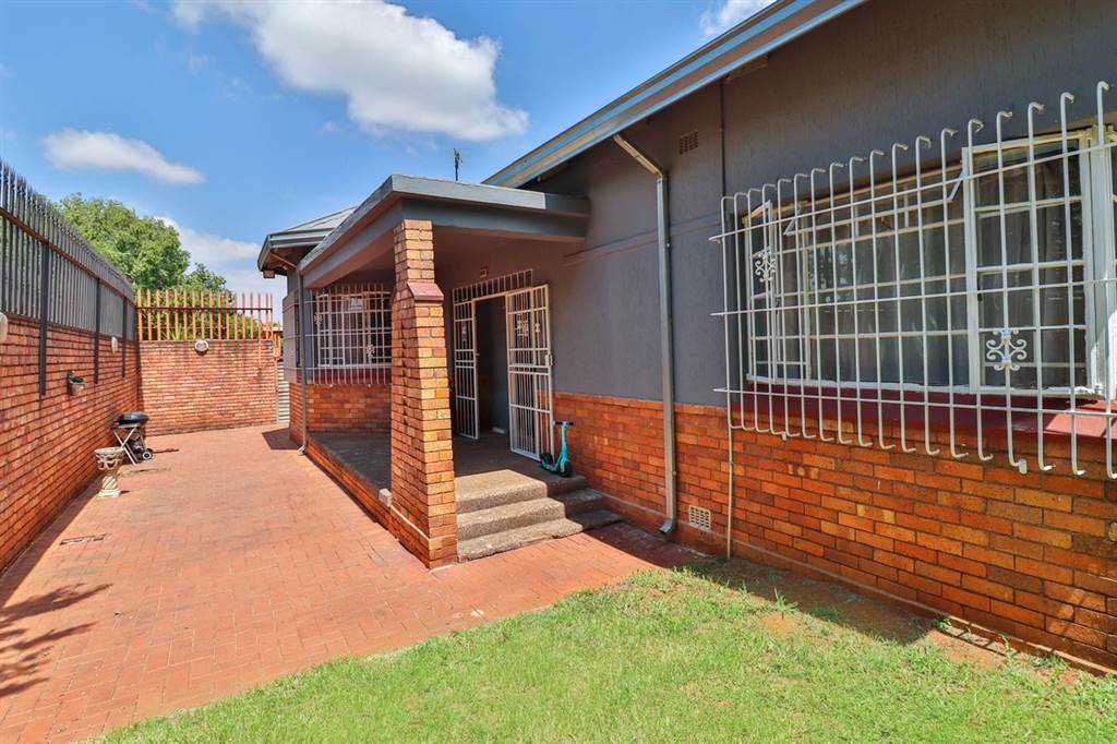 3 Bed House in Boksburg South photo number 2