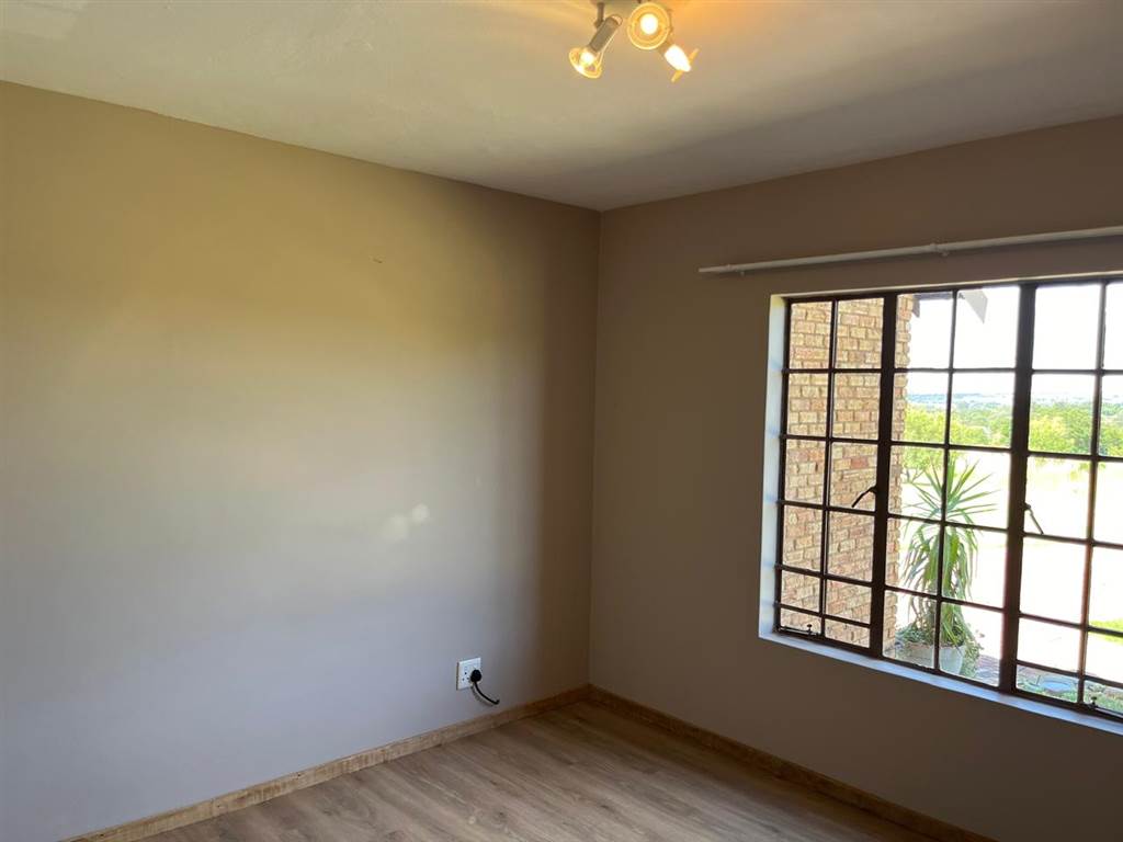 4 Bed House in Randjesfontein photo number 5