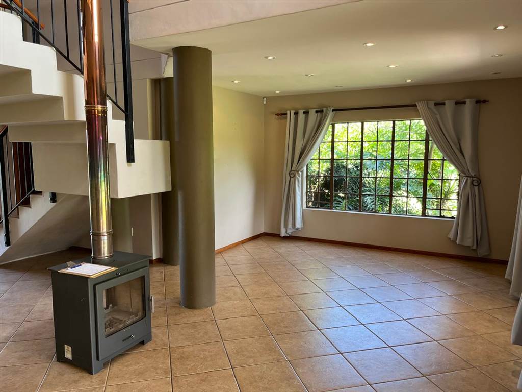 4 Bed House in Randjesfontein photo number 8