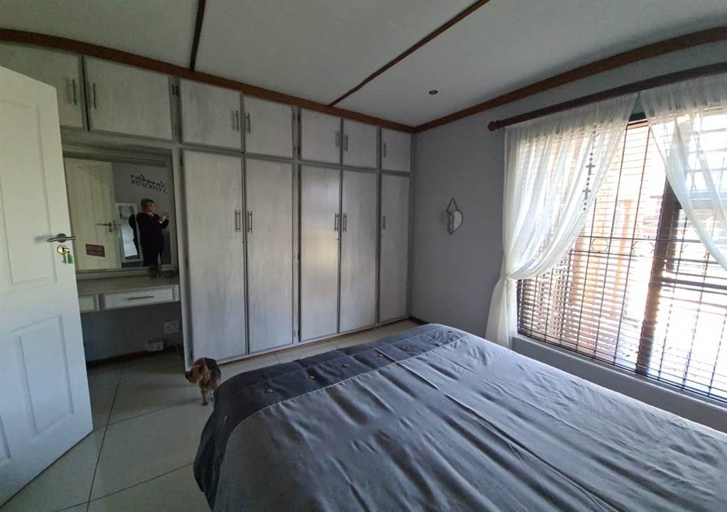 4 Bed House in Aliwal North photo number 27