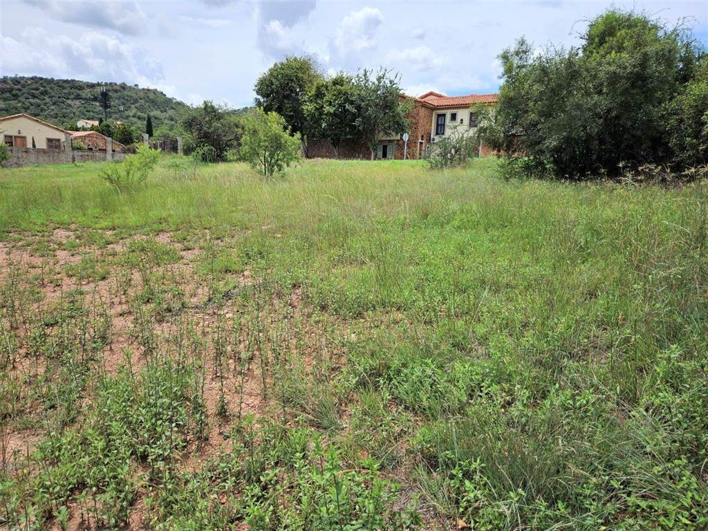 596 m² Land available in Estate D Afrique photo number 4