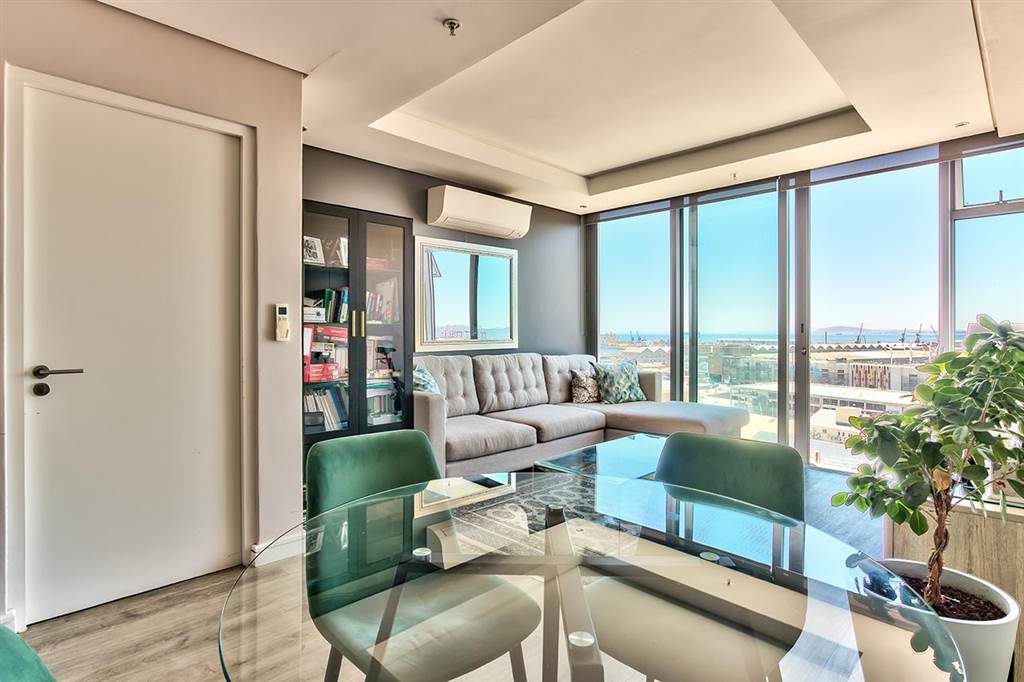 1 Bed Apartment in Foreshore photo number 3