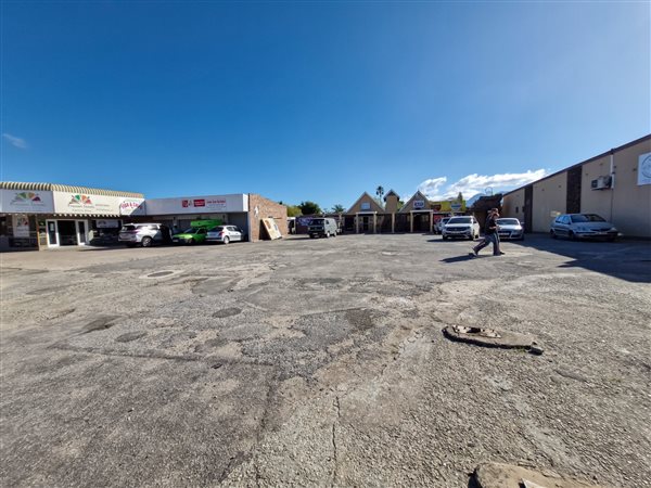 1 800  m² Commercial space