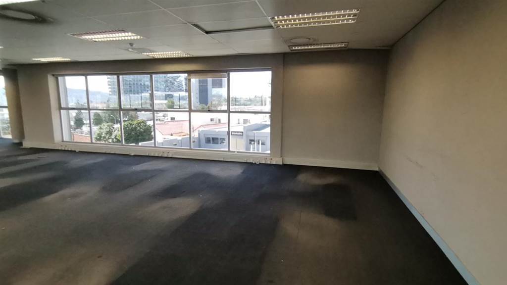 402  m² Commercial space in Bedfordview photo number 30