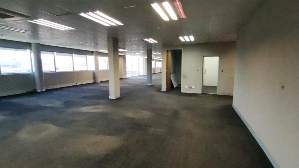 402  m² Commercial space in Bedfordview photo number 23