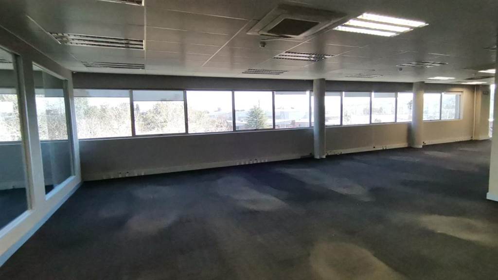 402  m² Commercial space in Bedfordview photo number 26