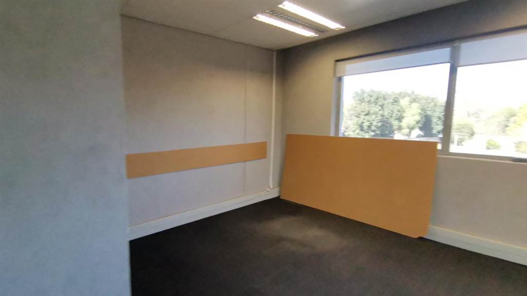 402  m² Commercial space in Bedfordview photo number 24