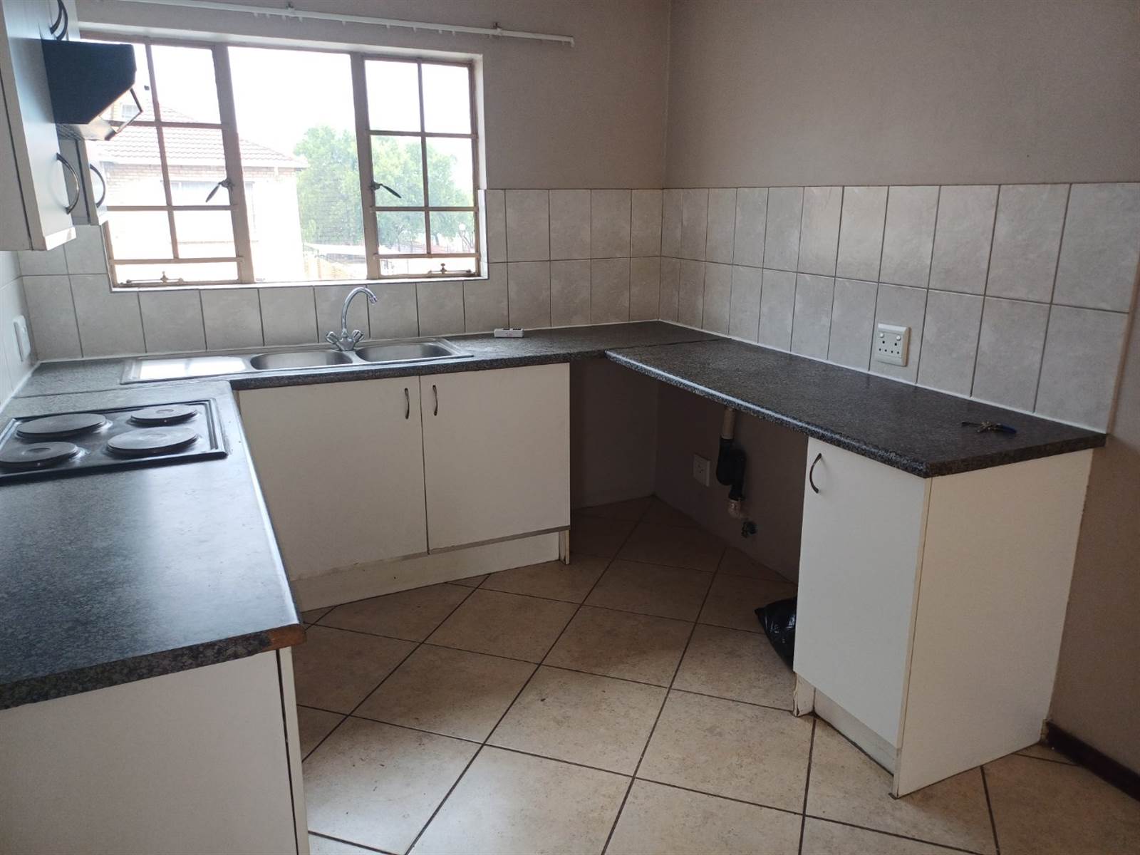 2 Bed Townhouse in Mantevrede photo number 10