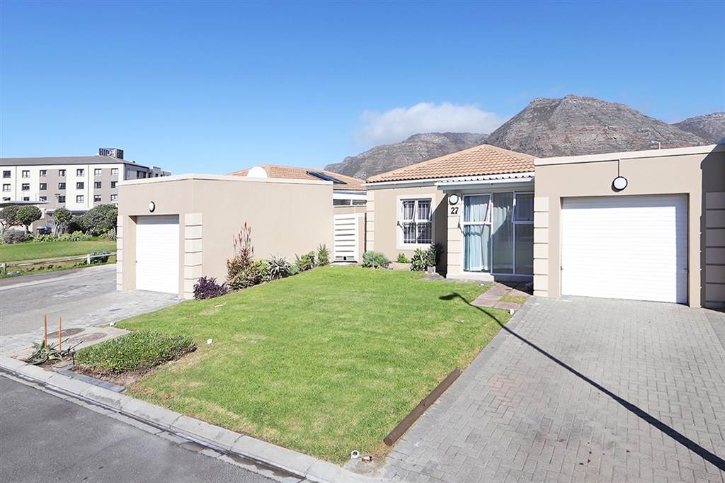 3 Bed Townhouse in Muizenberg photo number 1